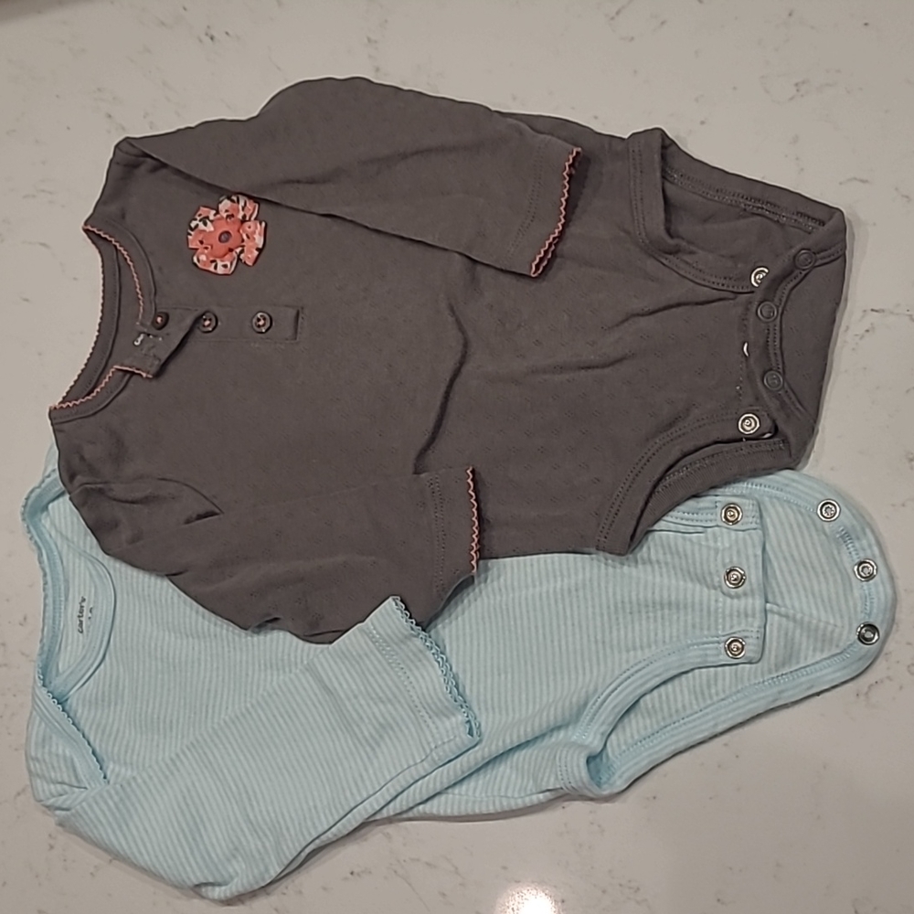 Carter's size 12 months Onesie set